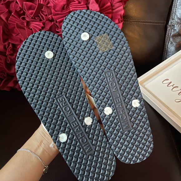Michael Kors flip flop size 11 brand new color in navy And white - Picture 3 of 7